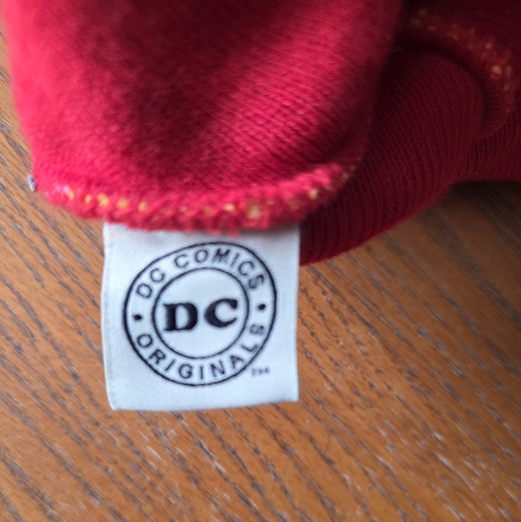 DC Comics Red Knit Accessory - Picture 3 of 4